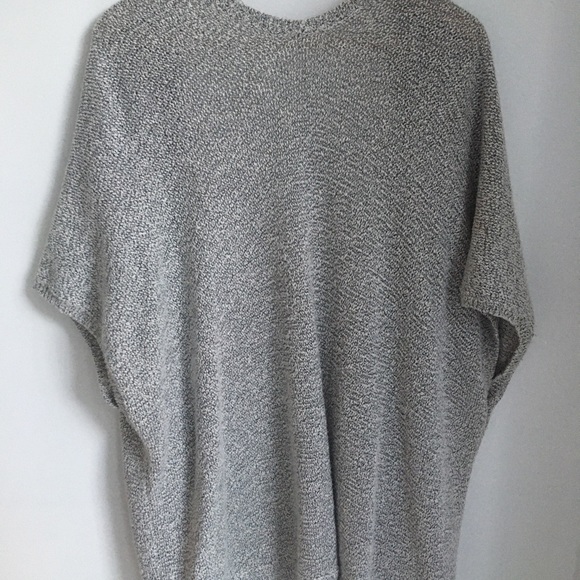 Aritzia Community Cape - Picture 6 of 15